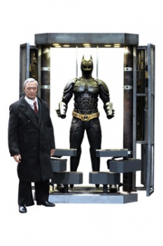 The Dark Knight MM Actionfigur & Diorama 1/6 Batman Armory with Batman & Alfred Pennyworth 30 cm