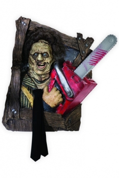 Texas Chainsaw Massacre Wall Breaker Wand Dekoration Leatherface 75 x 55 cm