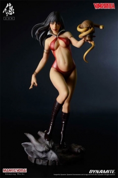 Women of Dynamite Statue 1/6 Vampirella 28 cm