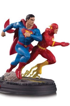 DC Gallery Statue Superman vs The Flash Racing 26 cm