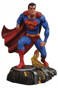 DC Gallery PVC Statue Superman 25 cm