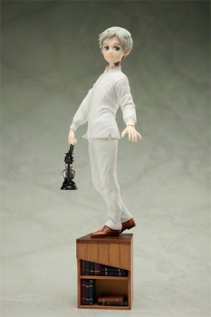Yakusoku no Neverland Statue 1/8 Norman 24 cm