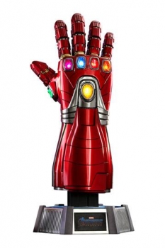 Avengers: Endgame Life-Size Masterpiece Replik 1/1 Nano Gauntlet 52 cm