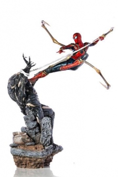 Avengers: Endgame BDS Art Scale Statue 1/10 Iron Spider vs Outrider 36 cm