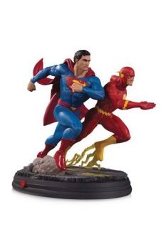 DC Gallery Statue Superman vs The Flash Racing 2nd Edition 26 cm