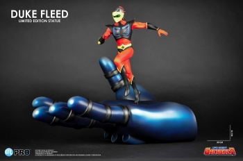 UFO Robot Grendizer Fine Art Statue Duke Fleed in Grendizer´s Hand 26 cm