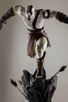 God of War Statue 1/4 Lunging Kratos 48 cm