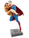 DC Comics Statue Superman Rescues Lois Lane 23 cm