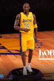 NBA Collection Real Masterpiece Actionfigur 1/6 Kobe Bryant 242010 Limited Edtition 30 cm Weltweit limitiert auf 3000 Stück.